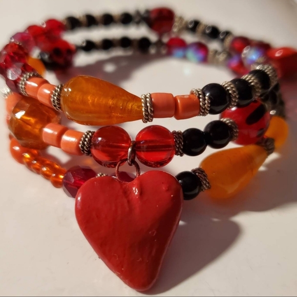 Red Glass Red Heart Ladybug Black Bead Orange Design Memory Wire Bracelet - Picture 2 of 6